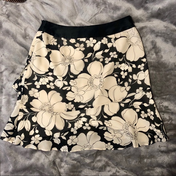 Banana Republic Silk Skirt! - Picture 2 of 4